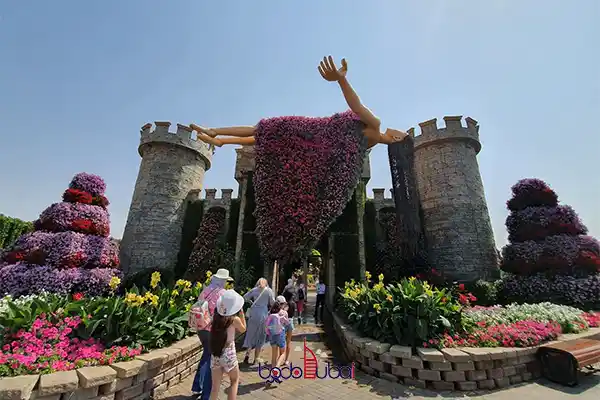 disnylandin miracle garden